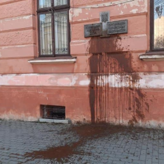 Украинский народный дом облили грязью