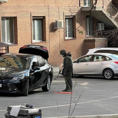 Автомобіль Гео Лероса з пристроєм для стеження