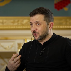 Зеленський розмовляє з військовими