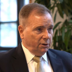 Зображення Генерала Годжесу з вимогами миротворчої місії