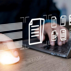 Документы на столе, штрафы, невыплаченные долги