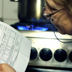 Пенсіонер відкриває газовий лічильник