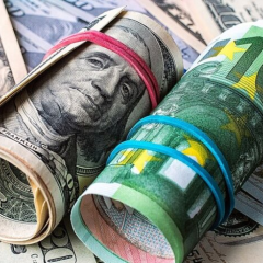 Курс долара і євро на Великдень