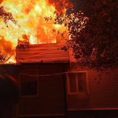 Огонь во время обстрела в Киевской области