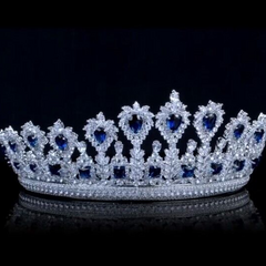 Фото участницы конкурса Мисс Украина-2021 с короной