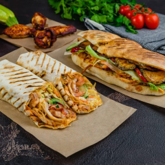 Гуцульська шаурма з арабським туристами