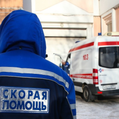 Дитина з болтом у роті