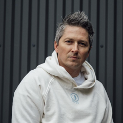 Олександр Педан тренується в спортзалі