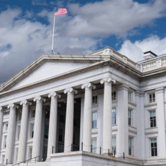 Логотип української компанії на тлі американського прапора