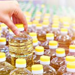 Изображение магазинов Auchan, Novus, Metro та Megamarket