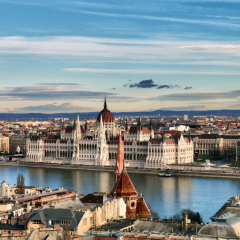 Українські біженці переходять кордон Угорщини