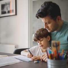 батьки школярів працюють вдома