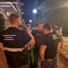 Екс-військовий переправляє чоловіків через кордон