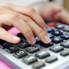 Графічне зображення гривень і доларів