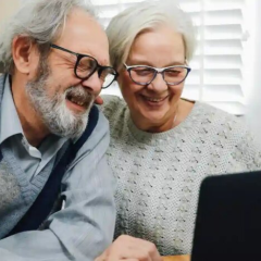 Подручный украинский пенсионер выбирает программу