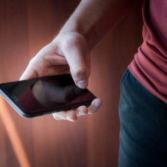 Зображення смартфона з вимкненим екраном