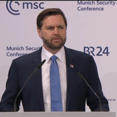 Изображение вице-президента США Джей Ди Венса в Мюнхене