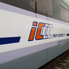 Польща надає транспортні послуги безкоштовно