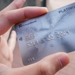 Нові картки ПриватБанку: обов'язковий перевипуск