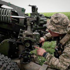 Військові з прапорами 5 країн ЄС