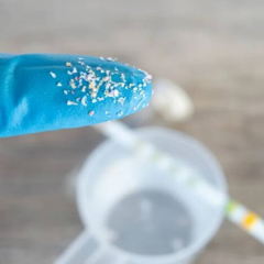 Мікропластик у найпопулярніших напоях