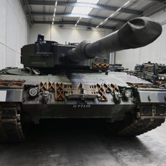 Логотипи Leopard 2 та українська прапор