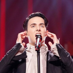 MELOVIN поцеловался с парнем на сцене