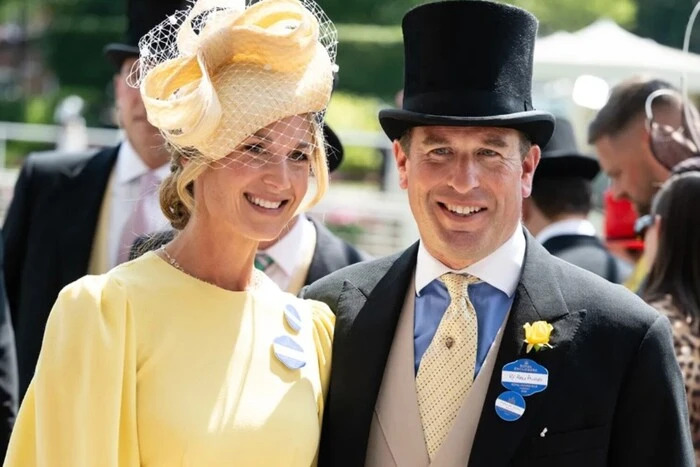 Онук Єлизавети II з медсестрою