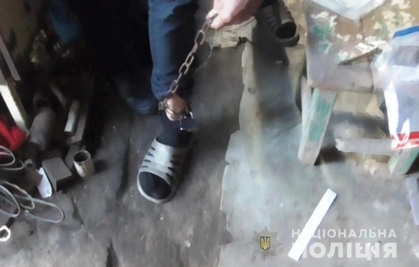 Мужчину-работника сковали цепью в Одессе