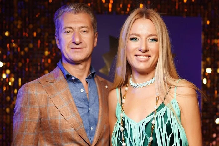 Девушка рассказывает о изменениях относительно статуса продюсера