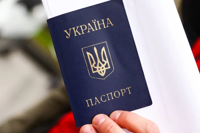 Заповнення паспортів російською заборонено