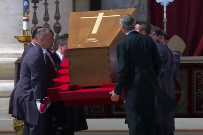 Прощання з Папою Франциском закінчилося