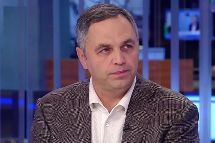 Автомобиль ГПСУ на дороге