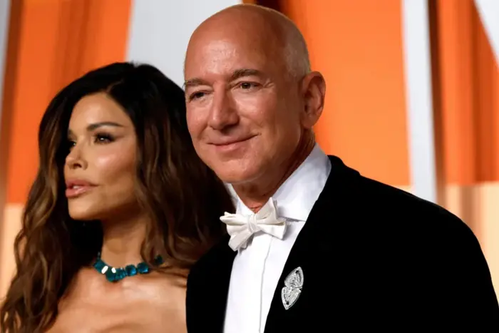 Безос змінює місце святкування весілля