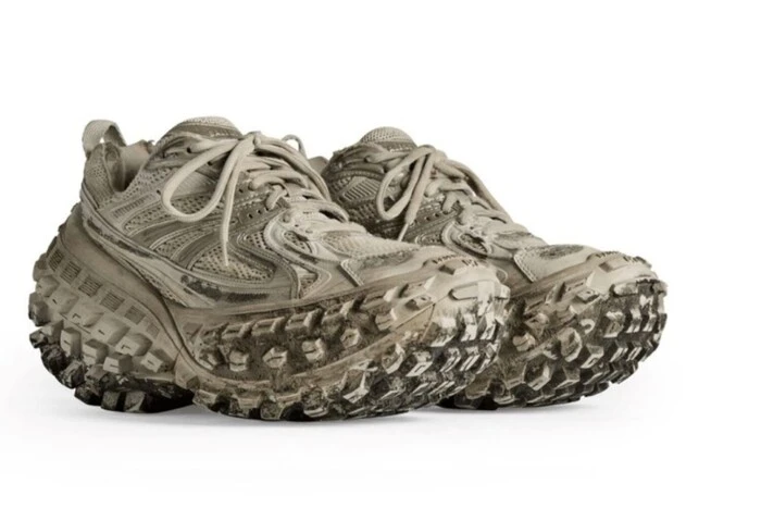 Зумери перетворили брудні кросівки в тренд