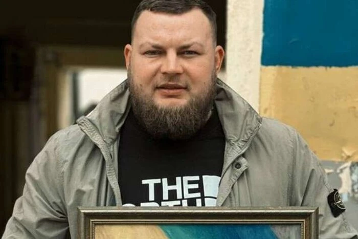 Смиттевая люстрация и гроб возле российского консульства