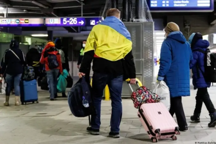 Разрешение на выезд для молодых украинцев