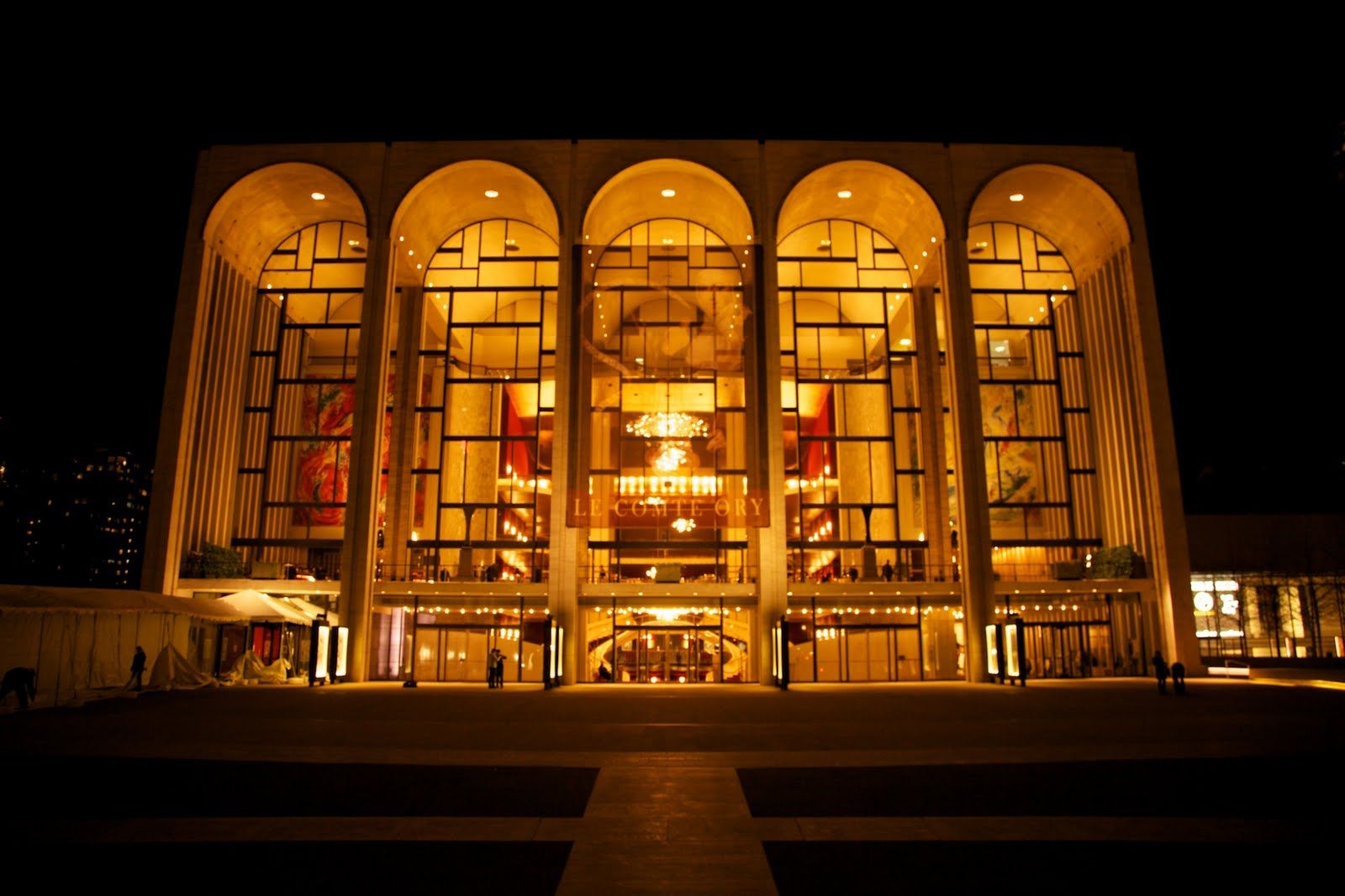 Люди, висвітлені на прозорому фоні