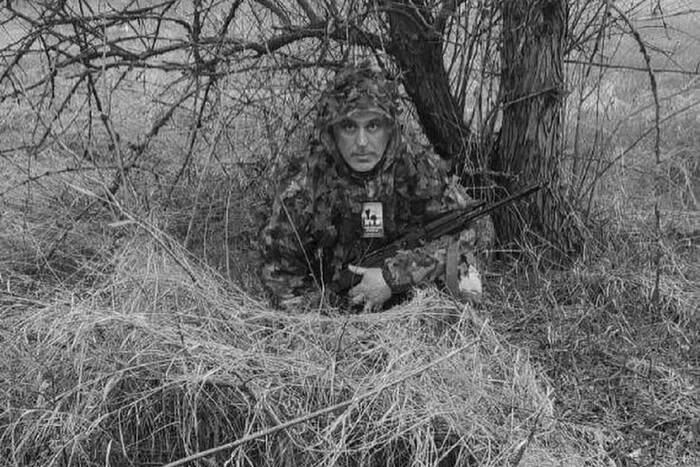 Тренер Александр Пойда на хоккейной тренировке