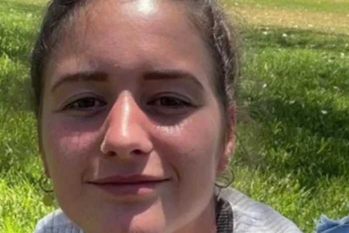 Туристка в австралійській пустелі