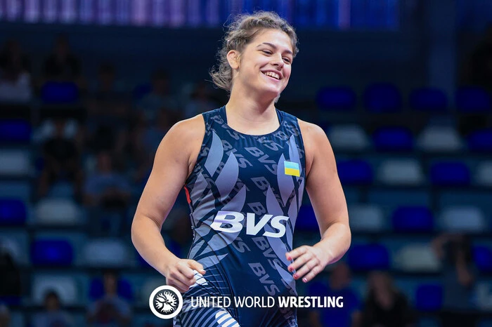 Українські спортсмени на подіумі з нагородами