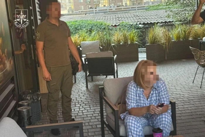 Сотрудница таможни требует взятку