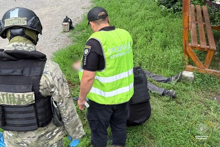 Злочинець застрелився перед поліцією