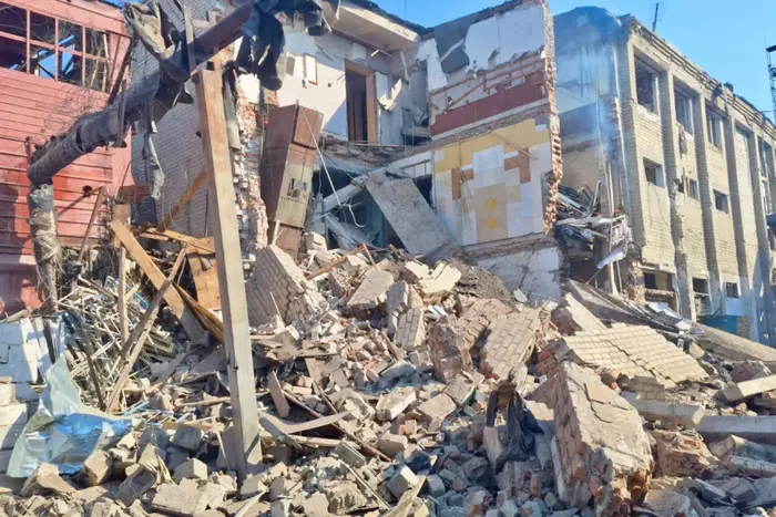 Осужденные под стражей в колонии