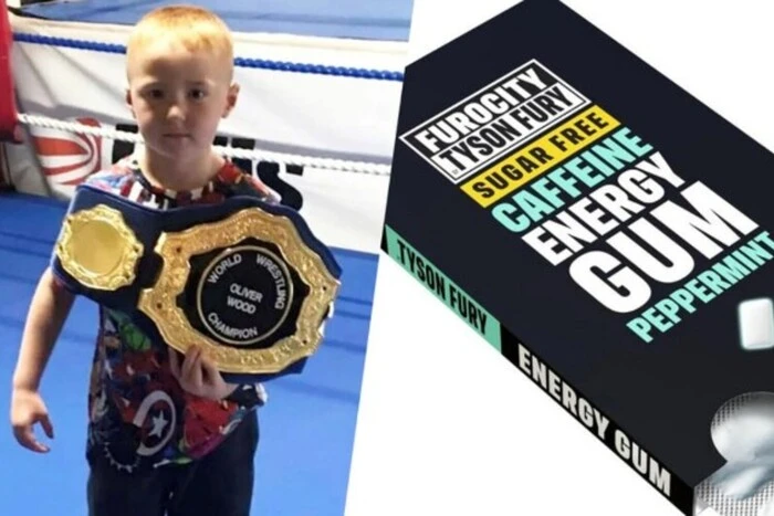 Мальчик падает от передозировки жевательной резинки