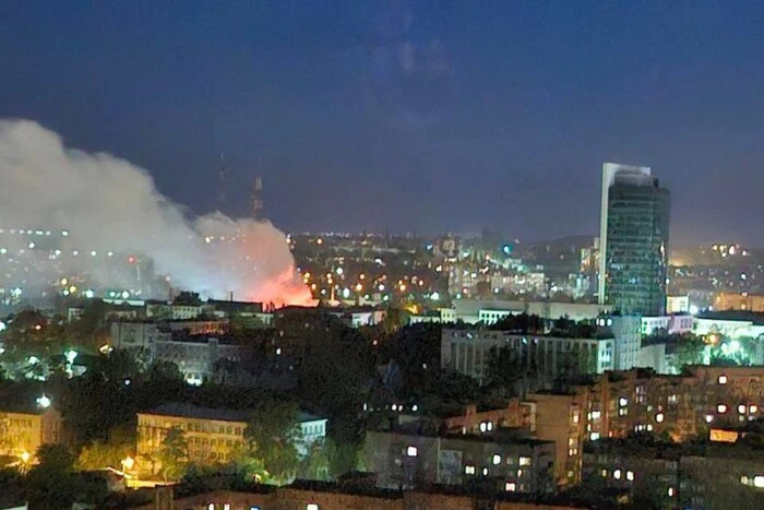 Здания после обстрела ночью