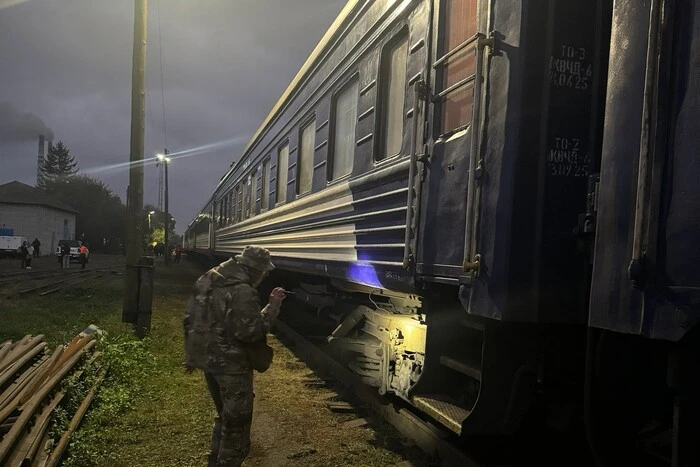 Евакуація пасажирів з потяга на Прикарпатті
