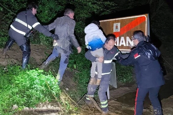 Батько тримав дітей у лісовій хатині