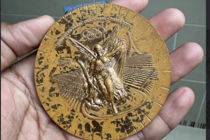 Участники Олимпиады в Париже вернули медали