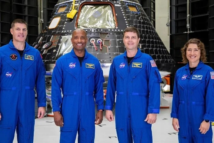 Экипаж NASA готовится к облету Луны